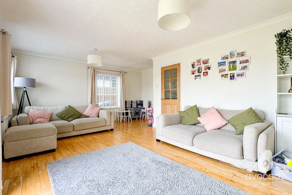 Property photo 2 of 18 5102242