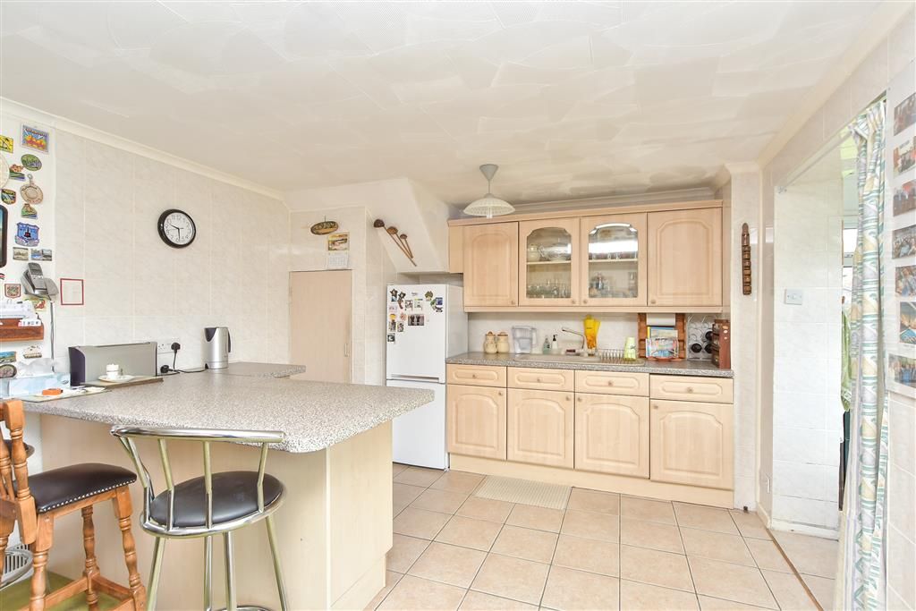 Property photo 3 of 10 Kitchen/ Dining Area