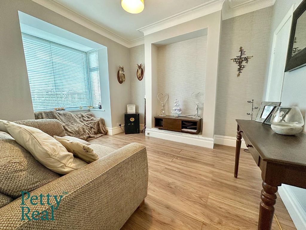 Property photo 3 of 21 Ec0B81E7-97B3-43E3-802B-A7Dd43Eef307.Jpeg