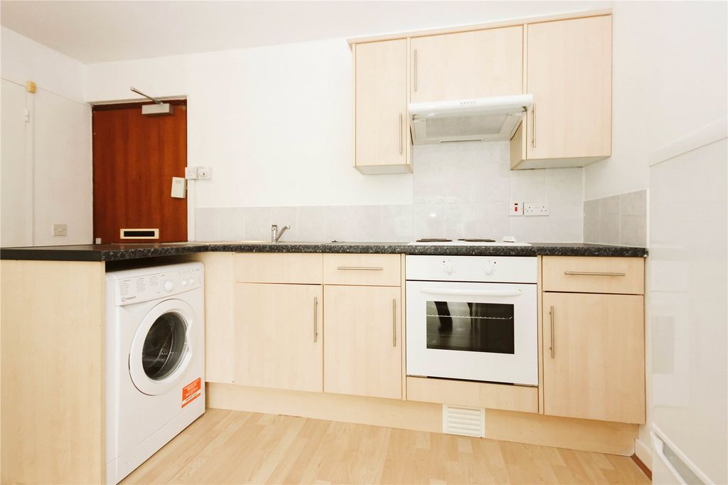 Property photo 2 of 6 Picture No. 11