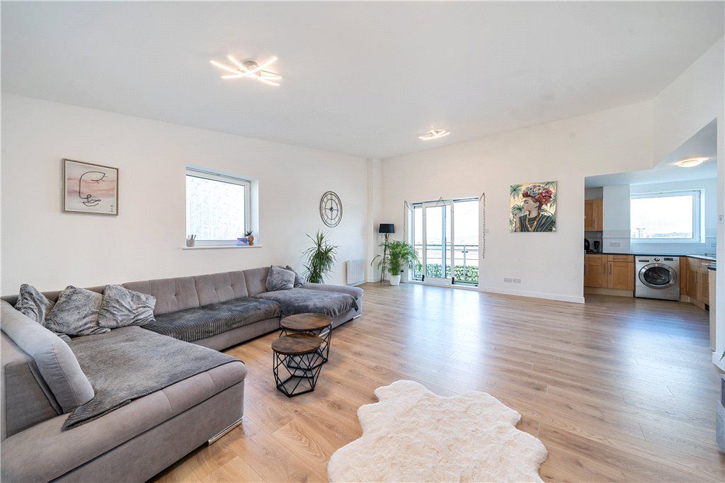 Property photo 3 of 16 Picture No. 17