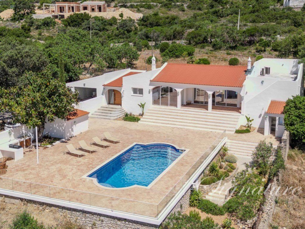 Property photo 1 of 32 Ocean View And Elegance On One Level: 4-Bedroom Villa In The Gentle Hills Of Quinta Das Raposeiras