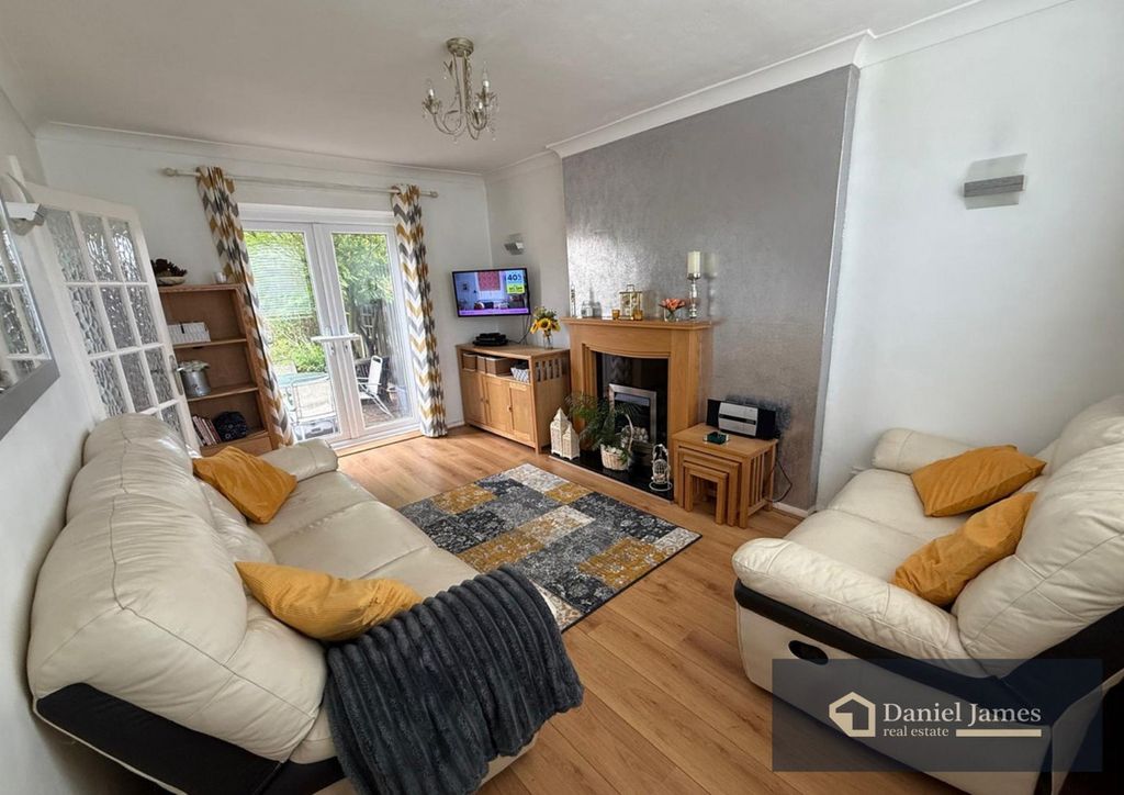 Property photo 2 of 21