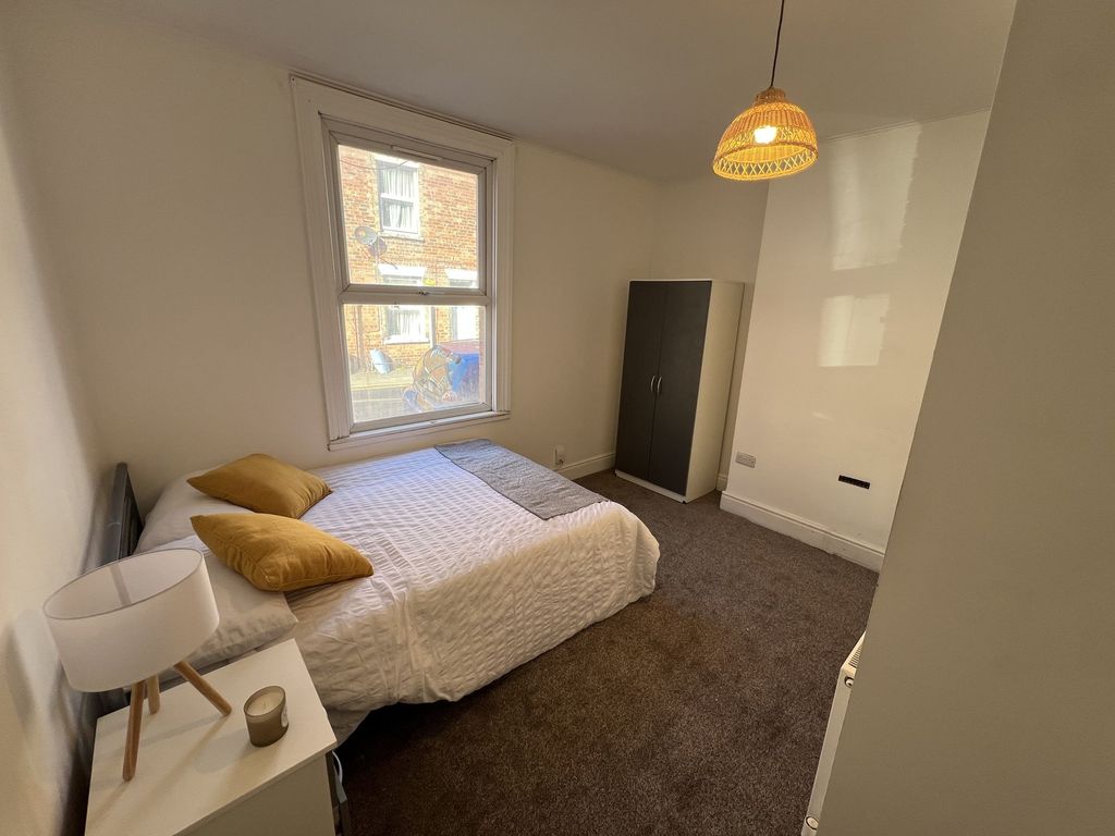 Property photo 3 of 5 A Bright And Welcoming Double Bedroom Featuring A ...