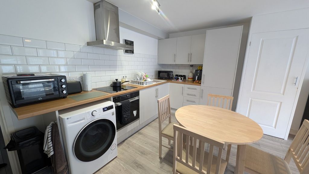 Property photo 2 of 7 Picture 2