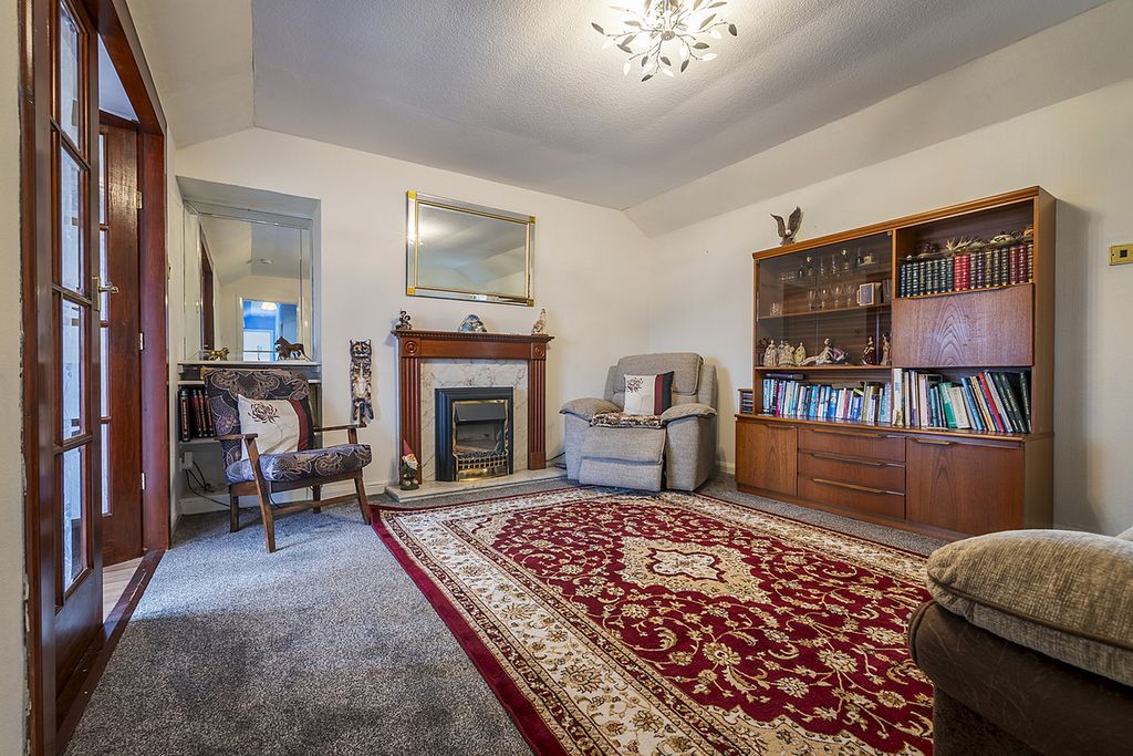 Property photo 3 of 41
