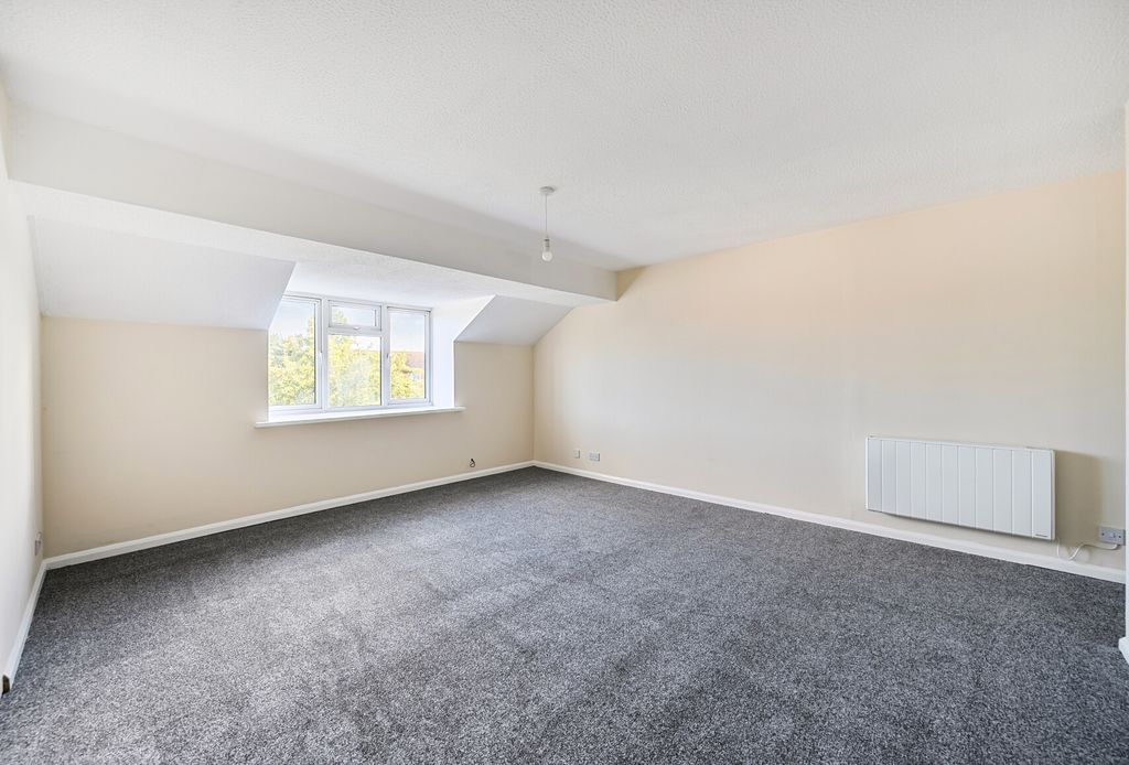 Property photo 3 of 9 1348427-9-68c3E64...