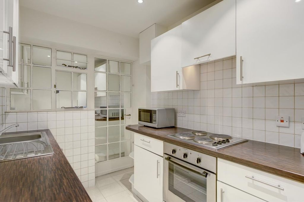 Property photo 3 of 7 Kitchen