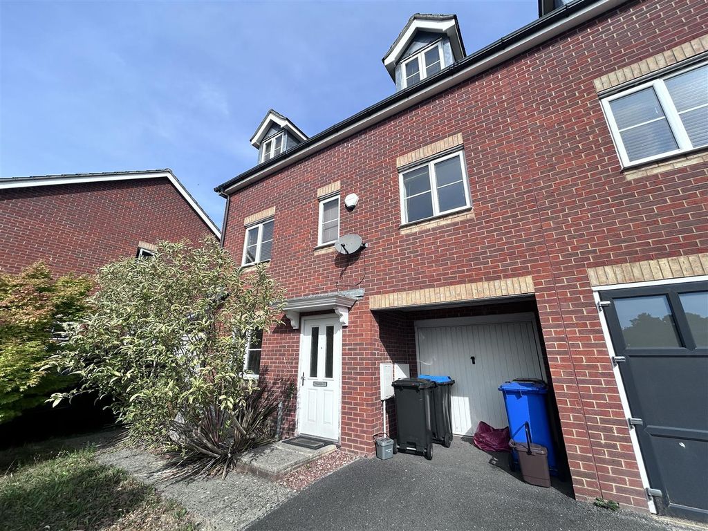 Property photo 1 of 17 External