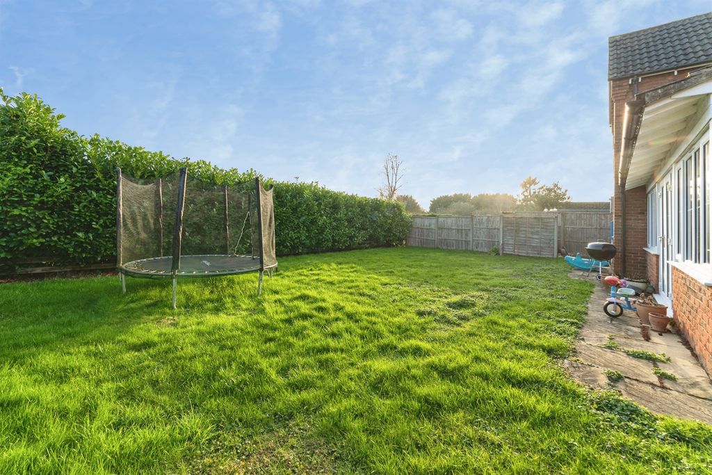 Property photo 2 of 20