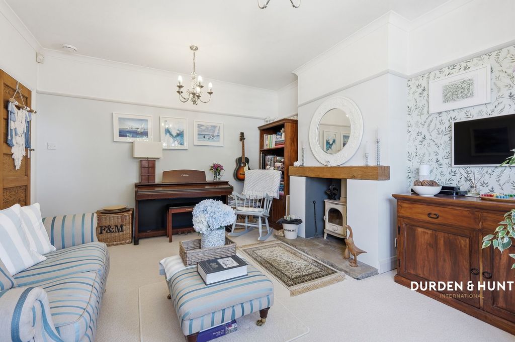 Property photo 2 of 40