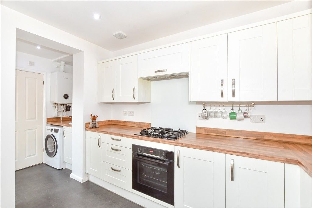 Property photo 3 of 11 Kitchen