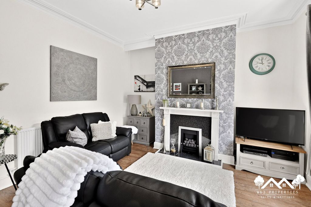 Property photo 2 of 34