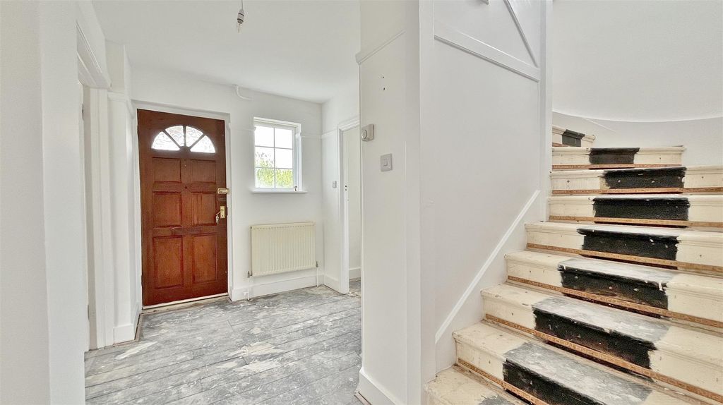 Property photo 3 of 24 Entrance Hallway