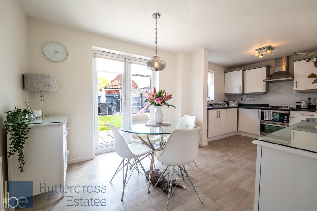 Property photo 2 of 27 Kitchen Diner