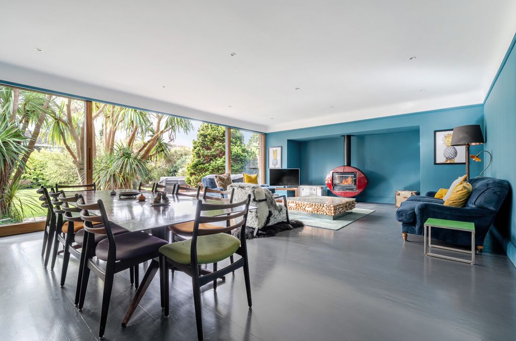 Property photo 2 of 24