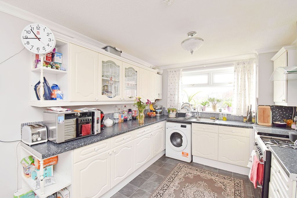 Property photo 2 of 21