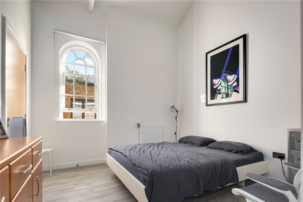 Property photo 3 of 14 Bedroom