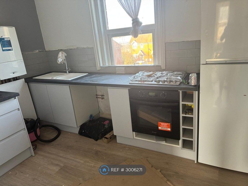 Property photo 3 of 6 Kitchen 1