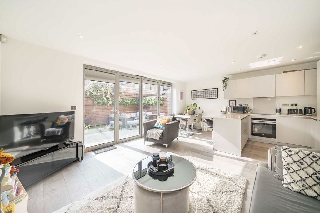 Property photo 1 of 8