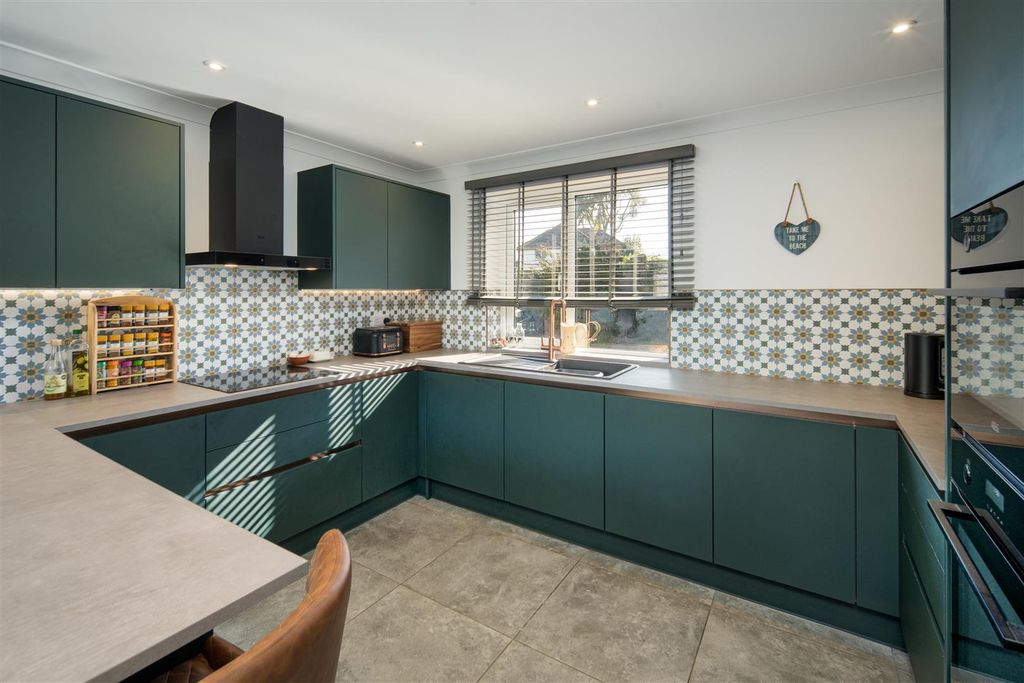 Property photo 2 of 25 Kitchen