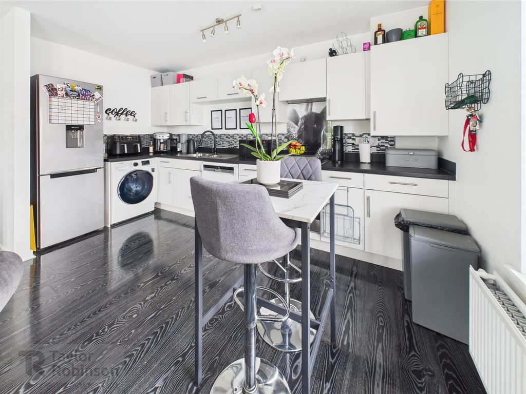 Property photo 3 of 11 Cam02600G0-Pr0475-Still009.Jpg