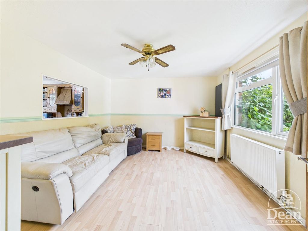 Property photo 3 of 11