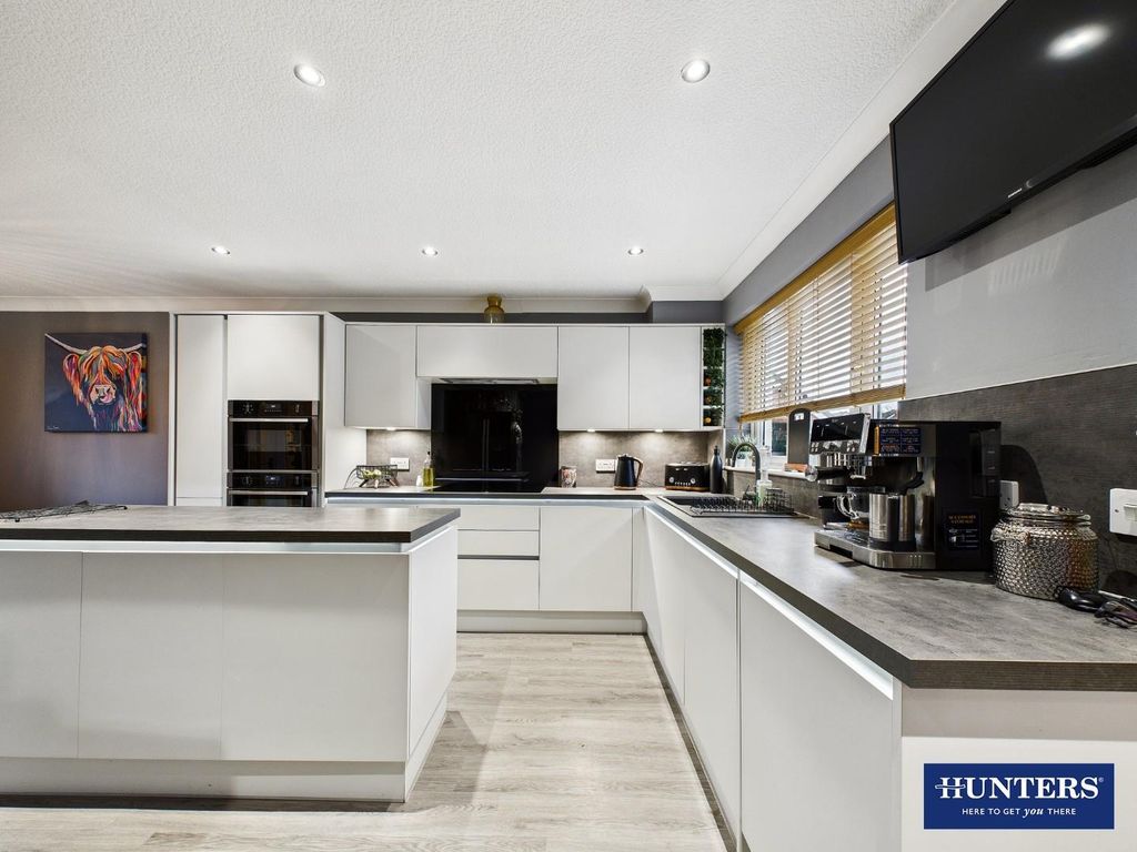 Property photo 3 of 23 Dining Kitchen