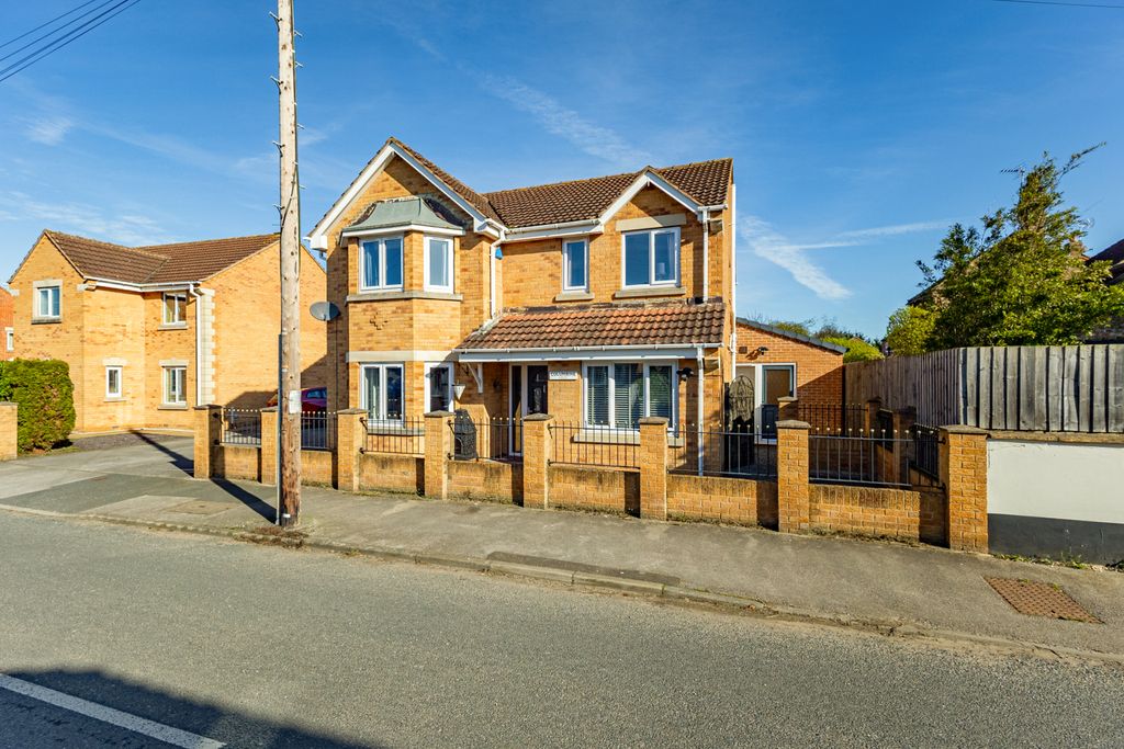 Property photo 1 of 20 4Â Bedroom Detached For Sale