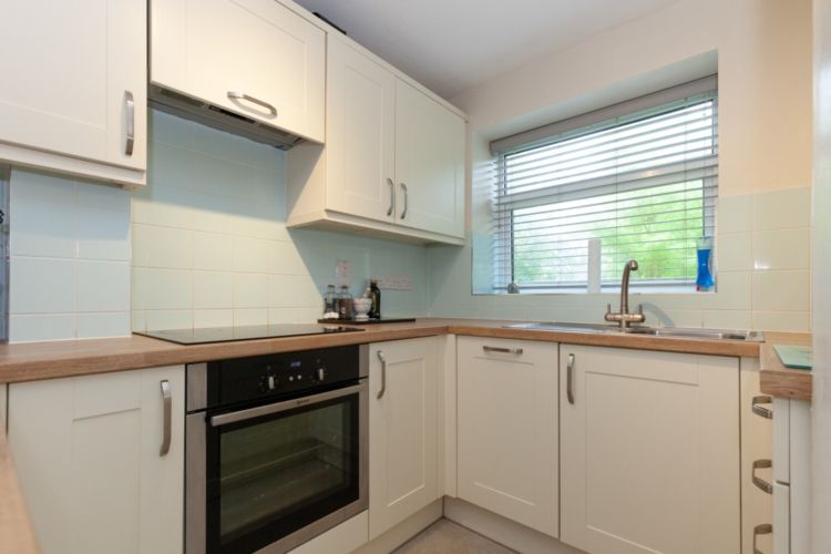 Property photo 2 of 10 Kitchen
