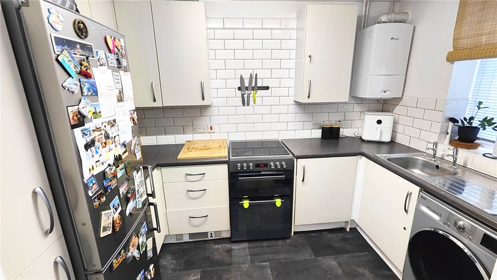 Property photo 2 of 15 Picture No. 21