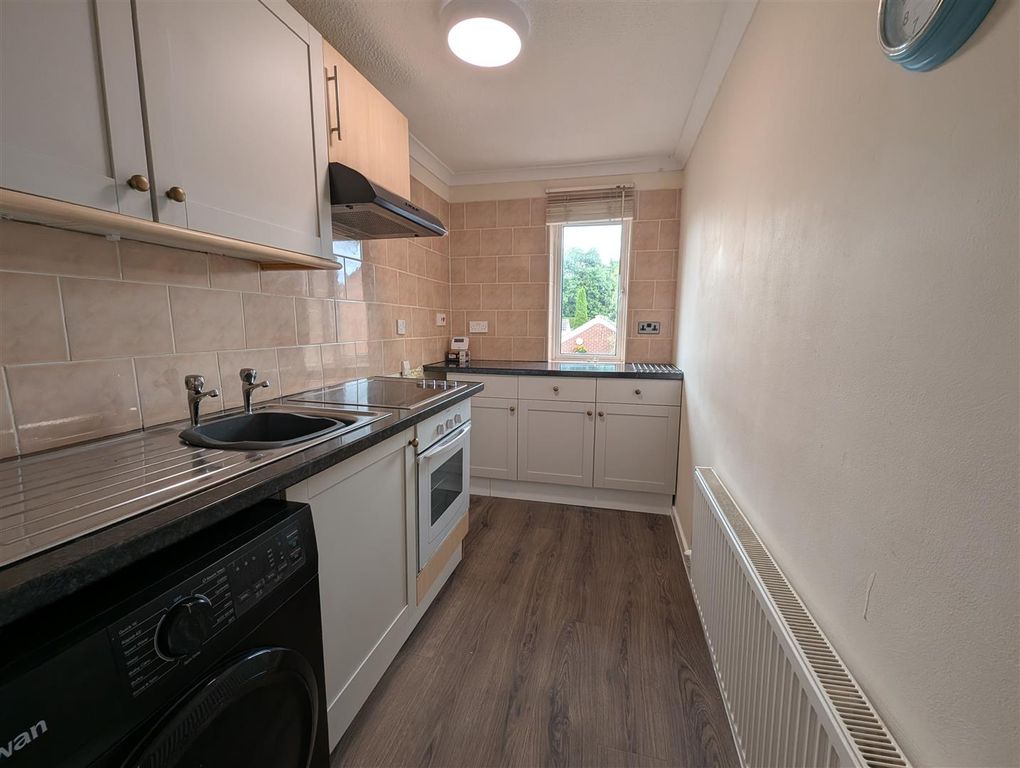 Property photo 3 of 7 Kitchen