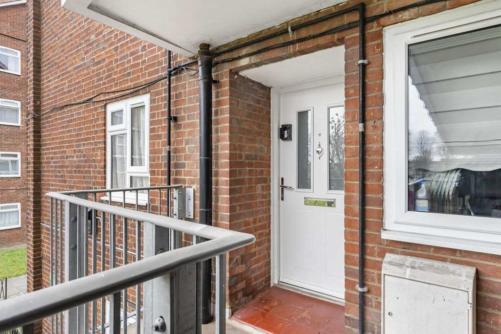 Property photo 2 of 12 Front (Exterior)