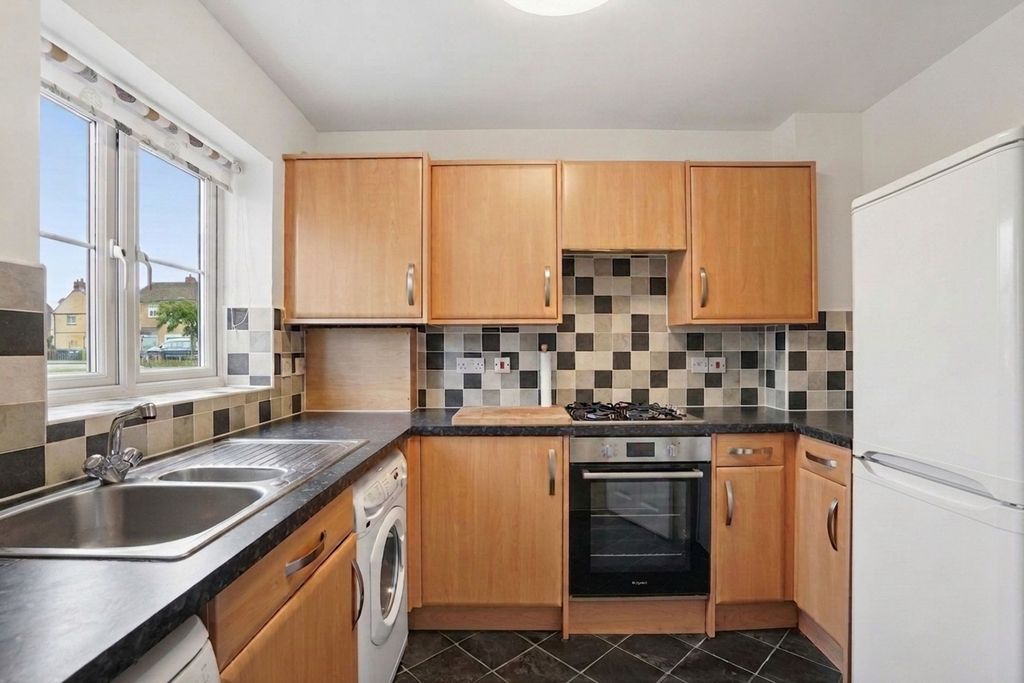 Property photo 2 of 7 Kitchen