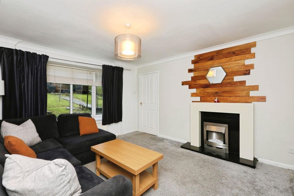 Property photo 3 of 18 Living Room