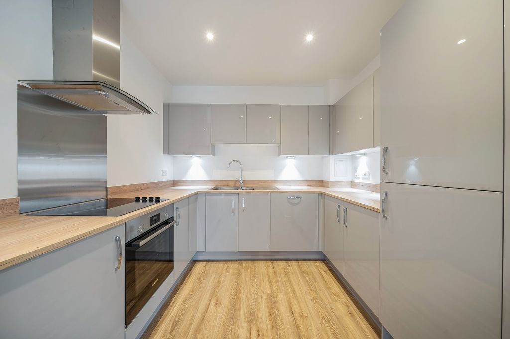 Property photo 3 of 18 Kitchen