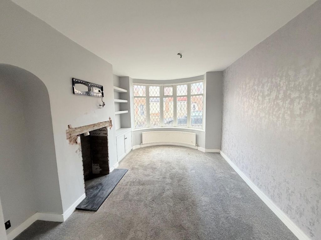 Property photo 2 of 11 Lounge