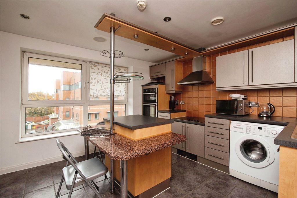 Property photo 2 of 17 Kitchen