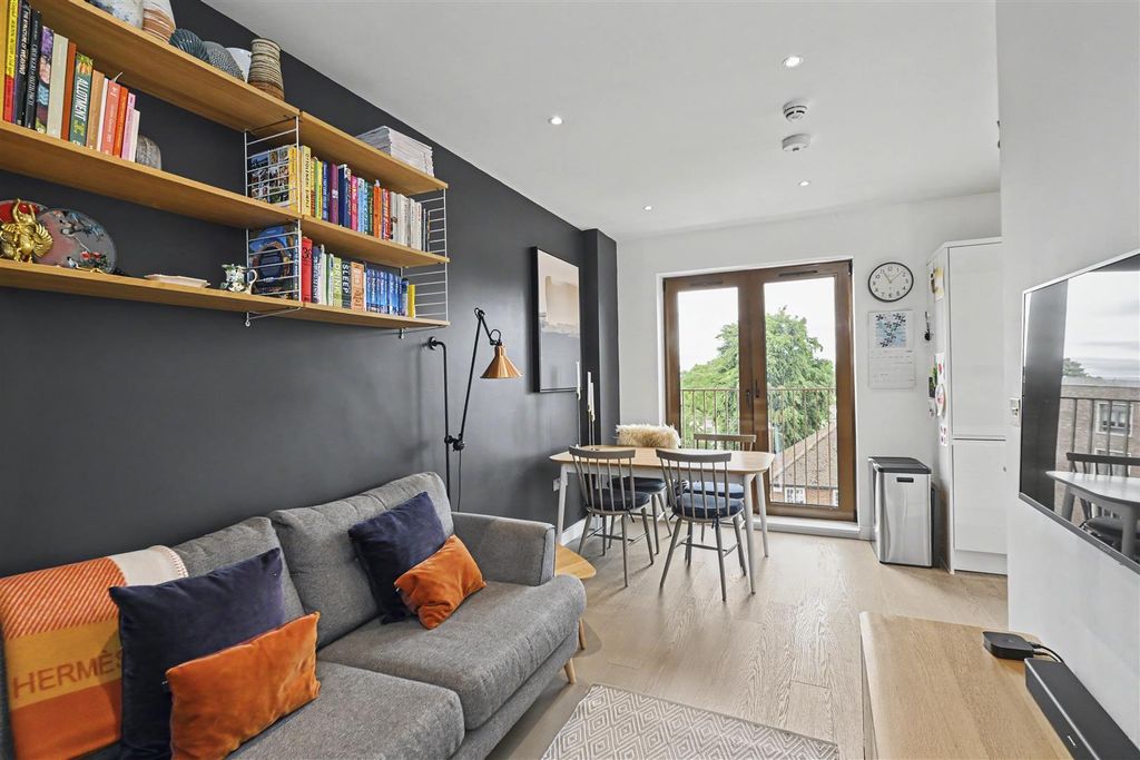Property photo 3 of 16 62-Ziggurat-House-11.Jpg