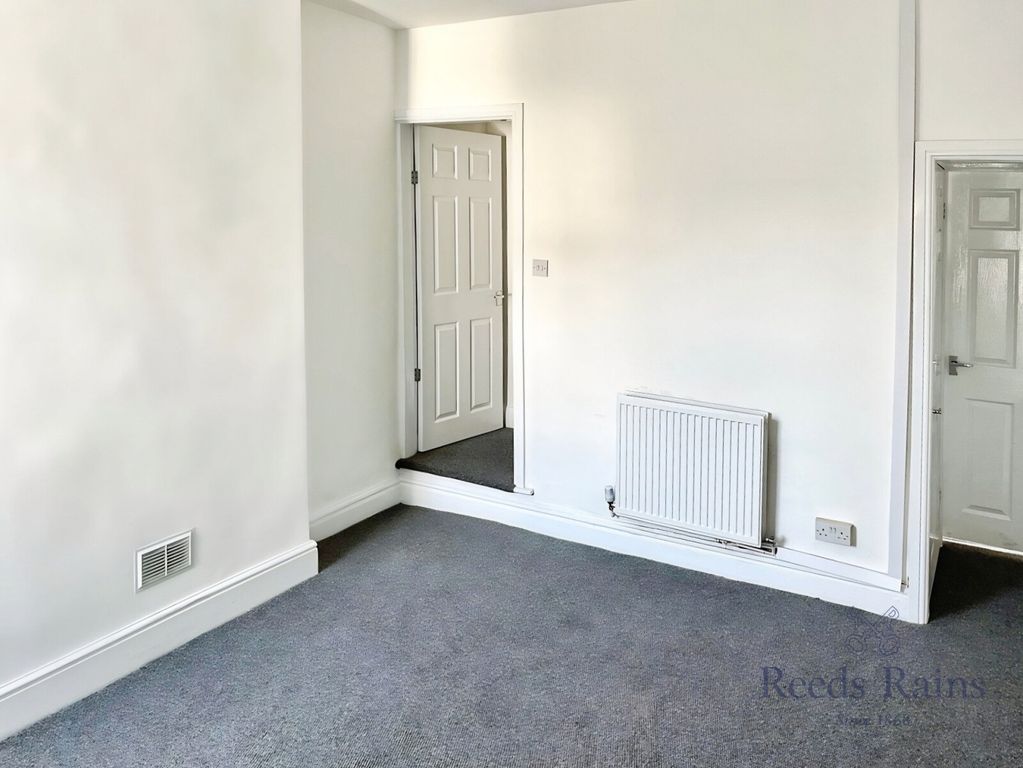 Property photo 3 of 9 Dining Room