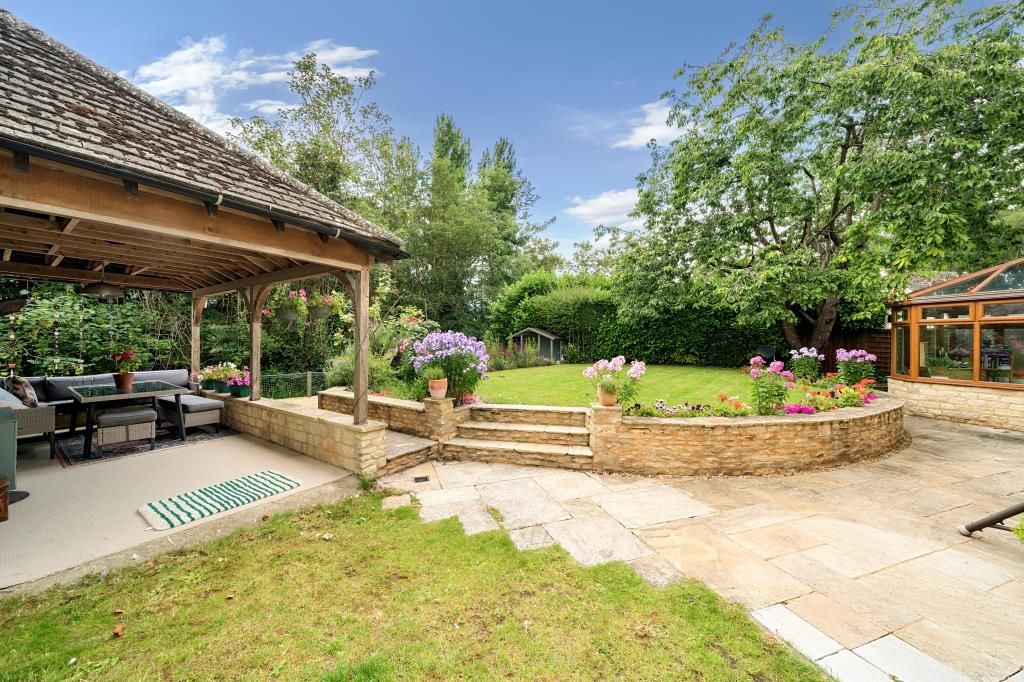 Property photo 3 of 18 Garden