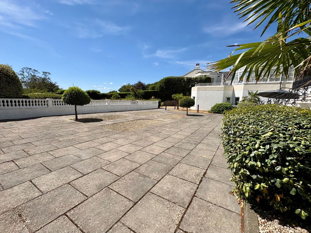 Property photo 2 of 34