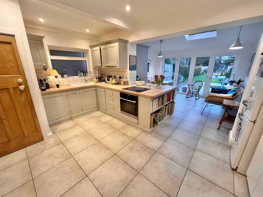 Property photo 3 of 23