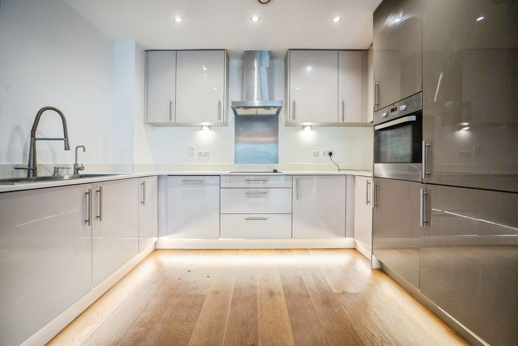Property photo 3 of 13 Kitchen