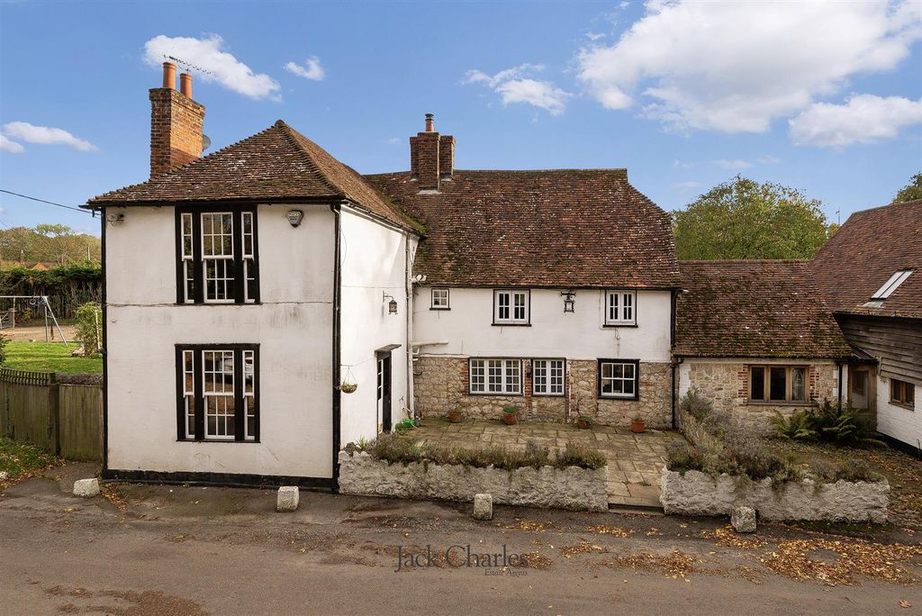 Property photo 1 of 20 The Artichoke, Park Rd, Tn11 9Sr 002.Jpg