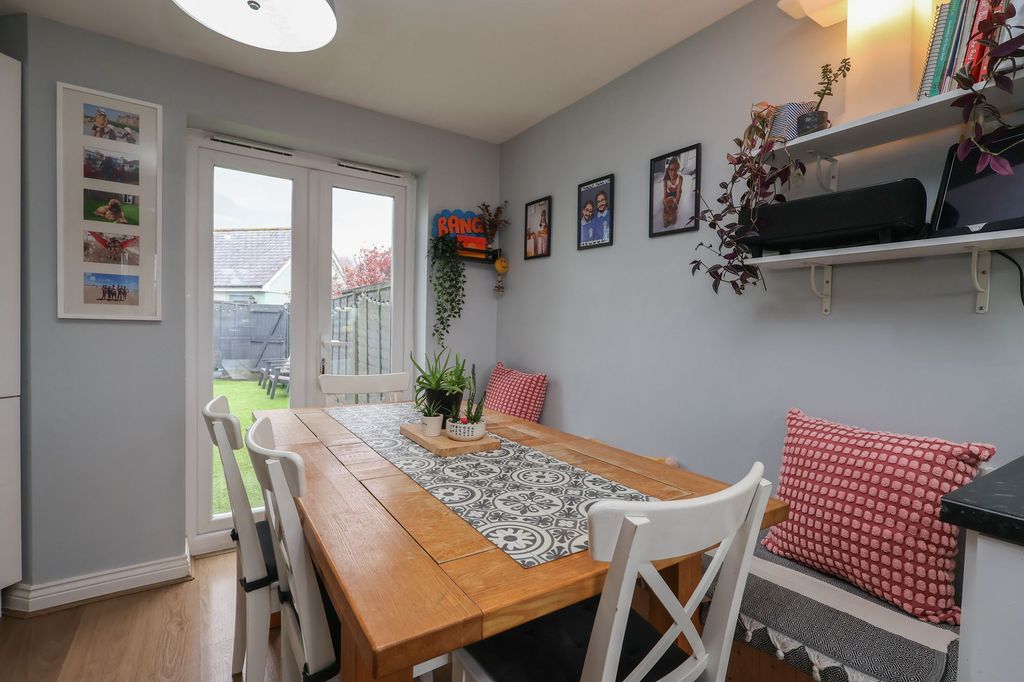 Property photo 3 of 24 Dining Area