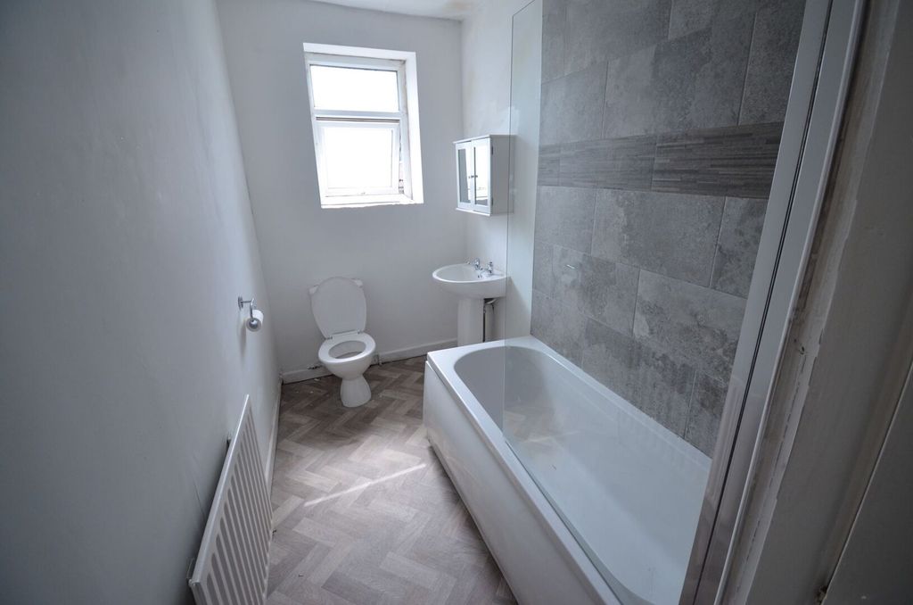 Property photo 3 of 10 Photo 12