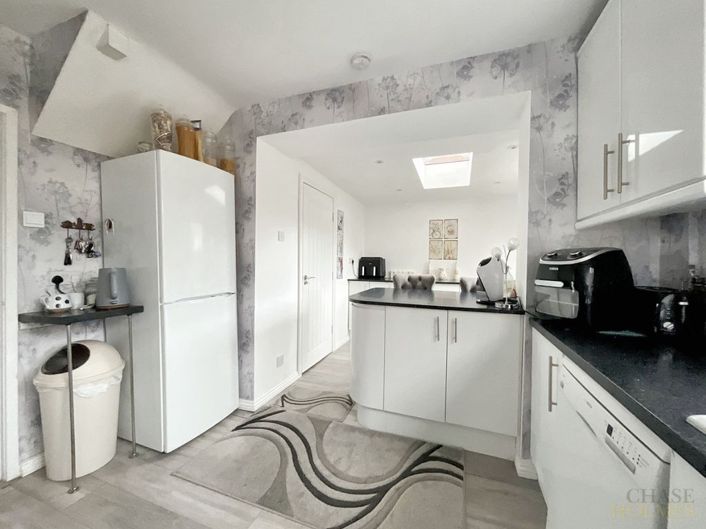 Property photo 3 of 16 4709582