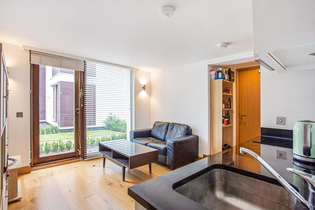 Property photo 2 of 9 Studio / Living Room Pic 1