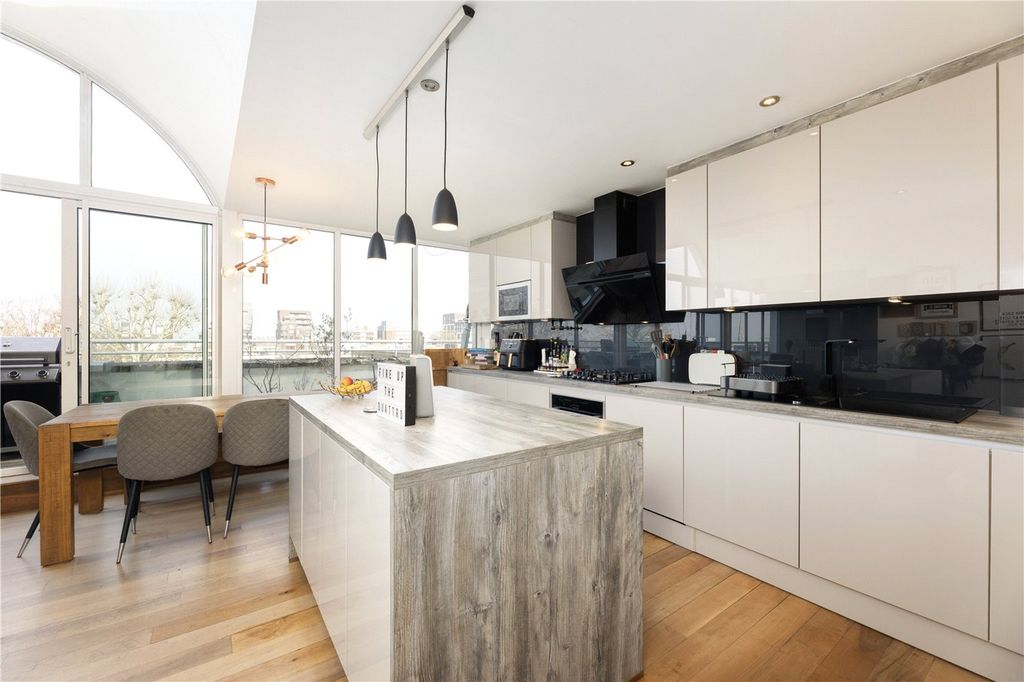 Property photo 1 of 9 Picture No. 08